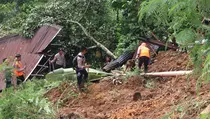 Tim K-9 Polda Jawa Tengah Temukan Jenazah Bayi Tertimbun Longsor di Pekalongan