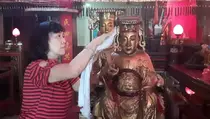 Melihat Ritual Penyucian Puluhan Rupang Kelenteng Tjoe Hwie Kiong Kediri Jelang Imlek