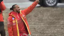 Lewis Hamilton Alami Kecelakaan Pertama dengan Ferrari F1 di Barcelona