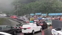Jalur Puncak-Cianjur Dipadati 65.000 Kendaraan Saat Libur Isra Miraj dan Imlek