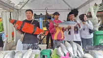 Festival Ikan Bandeng Rawa Belong: Pj Gubernur Jakarta Beli Ikan Bandeng Seharga Rp 6 Juta