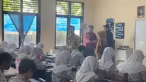 Wapres Gibran Tinjau Program Makan Bergizi Gratis di SMP Negeri 30 Bekasi