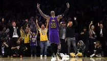 Tembus 42 Poin di Usia 40, LeBron James Ikuti Jejak Michael Jordan