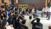 Arema FC vs PSS Digelar Tanpa Penonton, Puluhan Suporter Masih Nekat ke Blitar