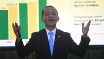 Listrik Desa Meluas: Komitmen Menteri Bahlil Menyalakan 5.700 Desa Terpencil