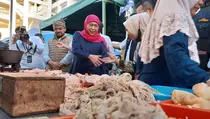 Harga Beras dan Cabai Naik Saat Ramadan 2025, Gubernur Khofifah Sidak Pasar