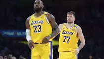 LeBron James Cedera, Absen Bela Lakers pada Awal Musim