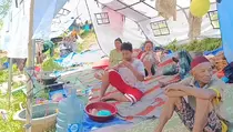 Warga Korban Banjir Grobogan Pilih Mengungsi di Tanggul Beratap Terpal