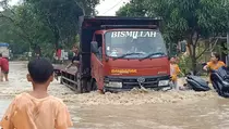Banjir di Grobogan, Jalan Penghubung Pati dan Kudus Terendam