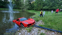 Mobil Miliaran Rupiah Nyemplung Kolam! Ferrari Diseret ke Pengadilan