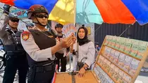 Cegah Peredaran Uang Palsu, Polisi Patroli Jasa Penukaran Uang Baru