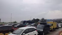 H-4 Lebaran, Kendaraan di Gerbang Exit Tol Cileunyi Mulai Melonjak
