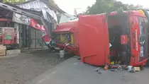 Mobil BBM Terbalik di Toraja Utara, Ratusan Kendaraan Terjebak Macet