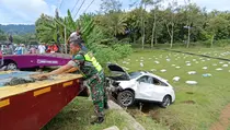 Sopir Ngantuk, Mobil yang Bawa Pemudik Terjun ke Parit di Ciamis