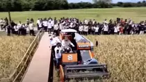 Pimpin Panen Raya di Majalengka, Prabowo Jajal Combine Harvester
