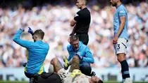 Man City vs Crystal Palace 5-2: Ederson Assist Ke-4, tetapi Langsung Cedera