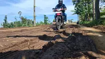 Perbaikan Jalan Rusak di Bandung Barat Terhambat Kebijakan Efisiensi