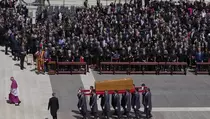 Misa Pemakaman Usai, Peti Jenazah Paus Fransiskus Dibawa ke Basilika