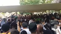 Ratusan Pelayat Padati Acara Pemakaman Bunda Iffet