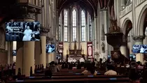 Suasana Berkabung, Umat Katedral Jakarta Doakan Paus Fransiskus