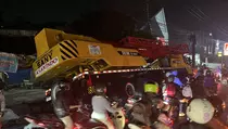 Kecelakaan Truk Crane di Parung Picu Macet, Contraflow Diberlakukan