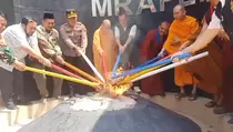 Jelang Waisak, Api Abadi Mrapen Diarak ke Borobudur