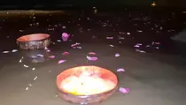 Ritual Waisak Bikin Takjub, 16.000 Pelita Dilarung di Sungai Progo