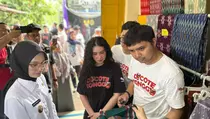 Walkot Kediri Bawa Pemain Film Cocote Tonggo ke Kampung Tenun Ikat