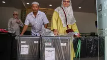 Kepala Desa Ini Tak Ambil Gaji demi Biayai Umrah Puluhan Guru Ngaji