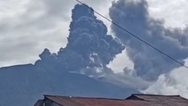 Marapi Erupsi Keluarkan Kolom Abu 1.200 Meter, Warga Diminta Waspada