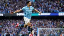 Cedera Lutut, Omar Marmoush Diragukan Tampil pada Derbi Manchester
