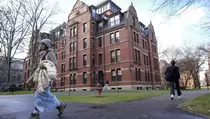 Harvard Dilarang Terima Mahasiswa Asing, Kemenlu Siap Bantu 87 Pelajar