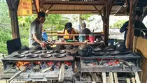 Sarapan Serabi di Cirahong Ciamis, Nikmati Sensasi dan Pemandangan