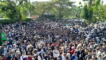 25.000 Pencari Kerja Serbu Job Fair Bekasi, Banyak yang Pingsan