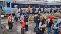 Stasiun Lempuyangan Padat Penumpang di Libur Kenaikan Isa Al Masih