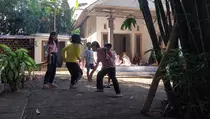 Tanpa Gawai, Anak-anak Jember Asyik Main Permainan Tradisional