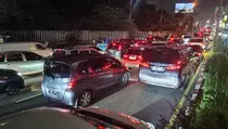 Jalur Wisata Puncak Bogor Masih Dikepung Kemacetan hingga Malam Hari