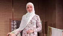Tika Bravani Memukau di Teater sebagai Istri KH Ahmad Dahlan