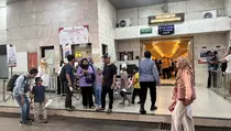 Libur Panjang, Ribuan Wisatawan Serbu Monas Sore Ini