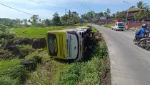 Bus Terguling di Semarang, 1 Tewas dan 4 Korban Luka