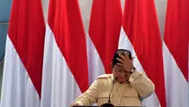 Prabowo Didesak Evaluasi Pejabat Cabut ID Wartawan Tanya Keracunan MBG