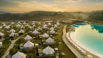 Mengintip Kemewahan Safari Glamor di Tepi Laguna Kristal Natra Bintan