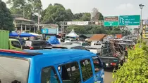 Jelang Libur Panjang, Jalur Puncak Macet 1,5 Km di Simpang Gadog