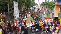 Tradisi Suro, Warga Sidomekar Arak Tumpeng ke Situs Majapahit