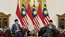 Diwarnai Dentuman Meriam, Prabowo Jamu Anwar Ibrahim di Istana Merdeka
