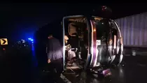 Bus Peziarah Terguling di Tol Cipularang, Seluruh Penumpang Selamat
