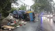 Rem Blong di Turunan, Truk Tabrak Warung Tewaskan 1 Orang di Puncak