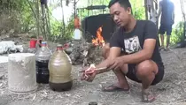 Warga Magetan Ubah Sampah Plastik Jadi 3 Jenis BBM
