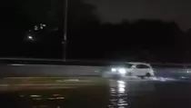 Tol BSD Tangsel Banjir Malam Ini, Pengendara Harus Hati-hati!