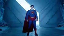 Debut Superman James Gunn Kalahkan Man of Steel Zack Snyder